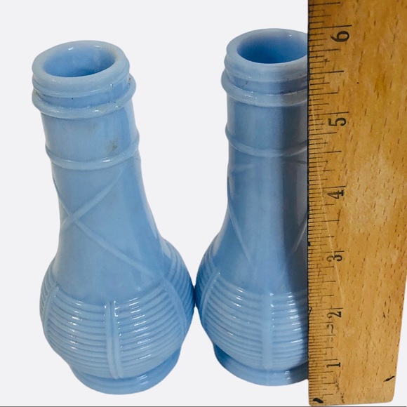 Vintage Jeanette Blue Milk Glass Salt & Pepper Shakers - Picture 8 of 9